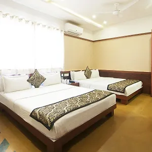 Uddhav A Family 3*, Udaipur Inde