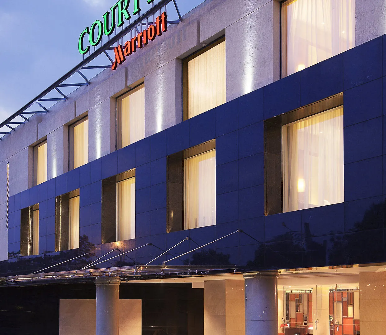 Hotel Courtyard By Marriott Kochi Airport Nedumbassery