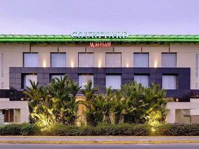 Hotel Courtyard By Marriott Kochi Airport Nedumbassery