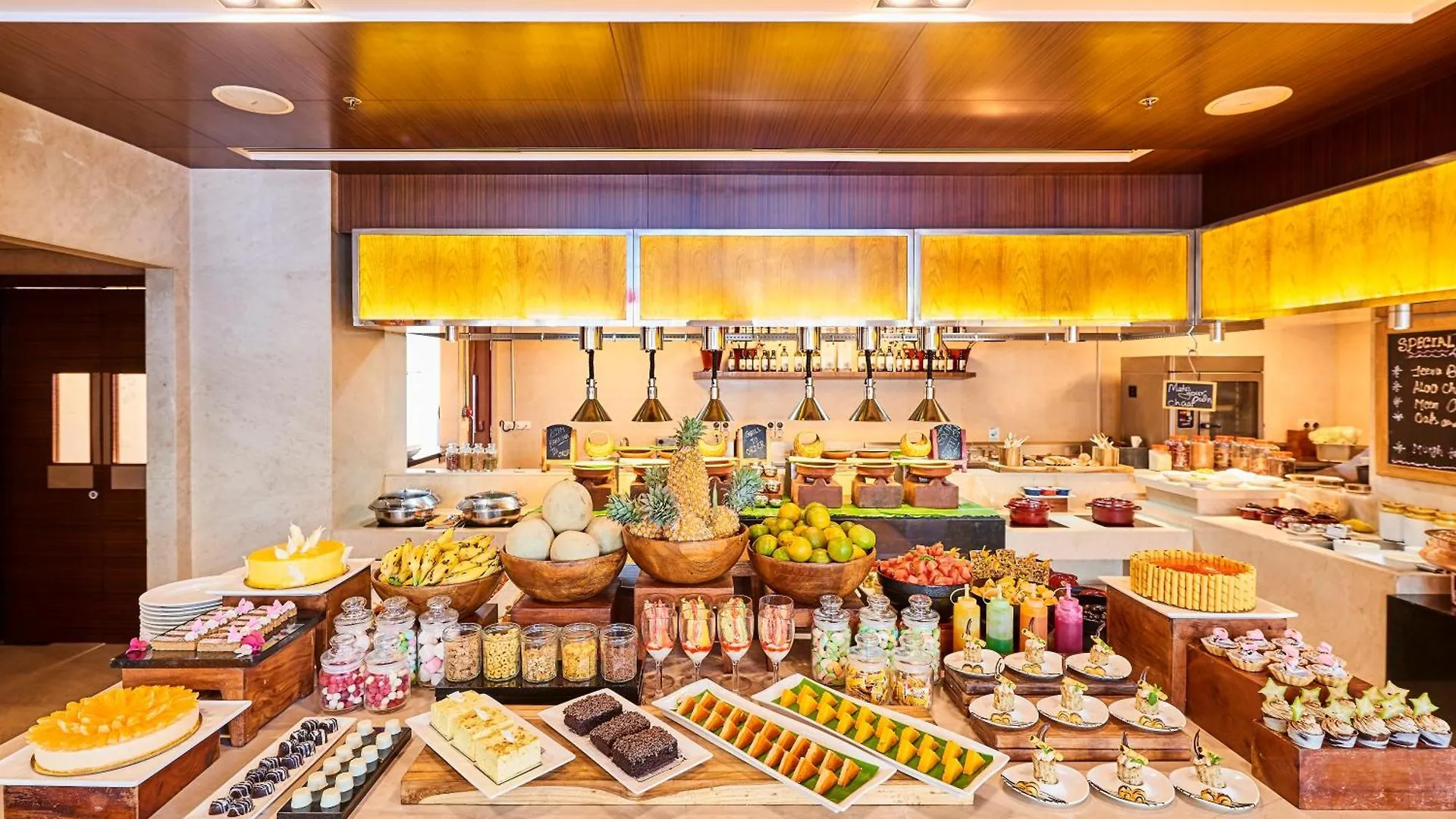 Courtyard By Marriott Kochi Airport Hotel Nedumbassery