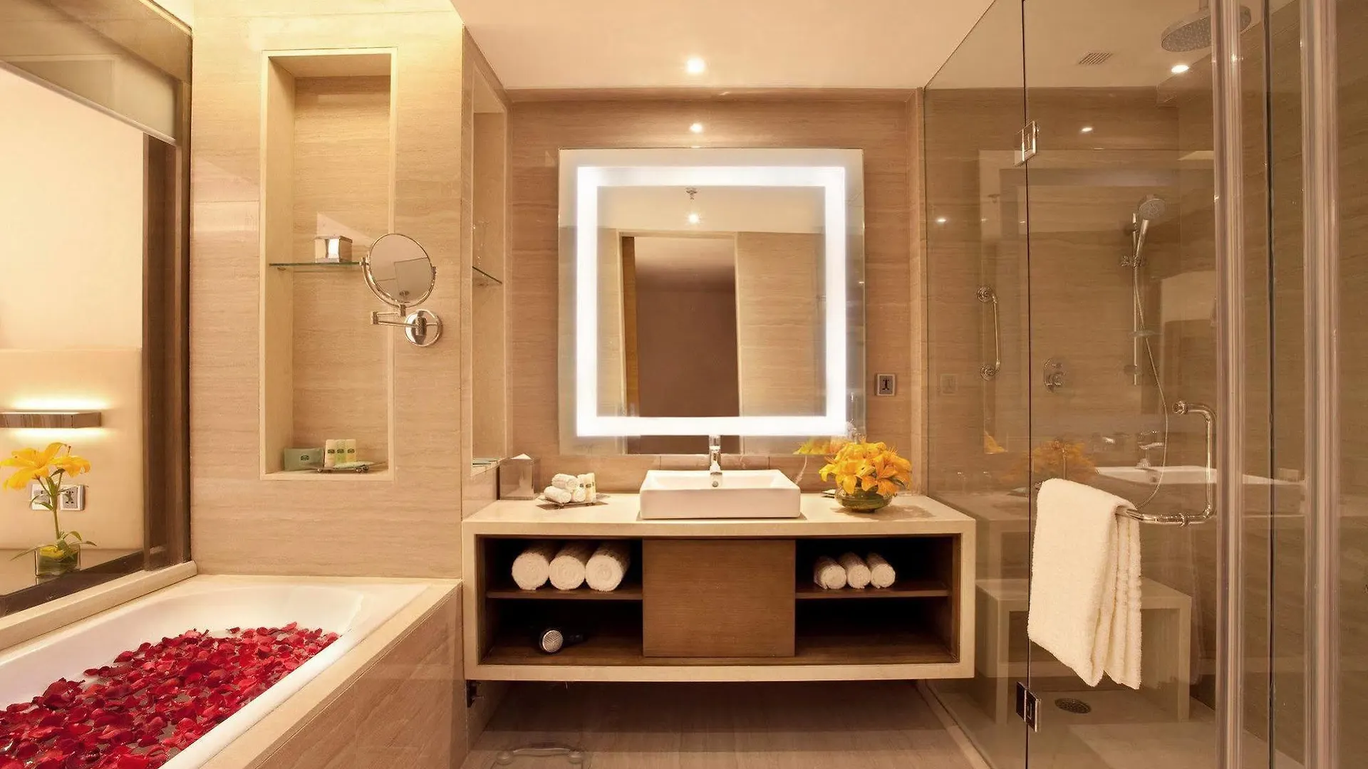 Courtyard By Marriott Kochi Airport Hotel Nedumbassery
