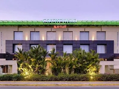 Hotel Courtyard By Marriott Kochi Airport à Nedumbassery 5*,
